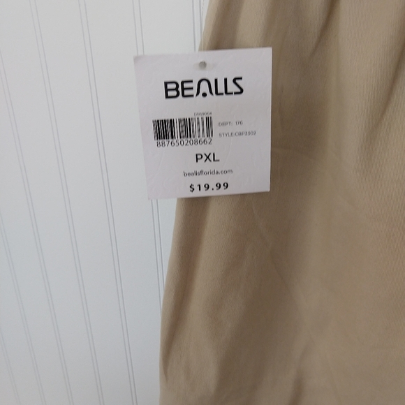 Bealls capris. NWT Drawstring waist. Size XL Petite. - Picture 4 of 4